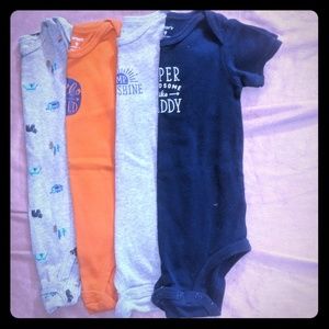 (4) boys 6-9 month onesie bundle (carters)